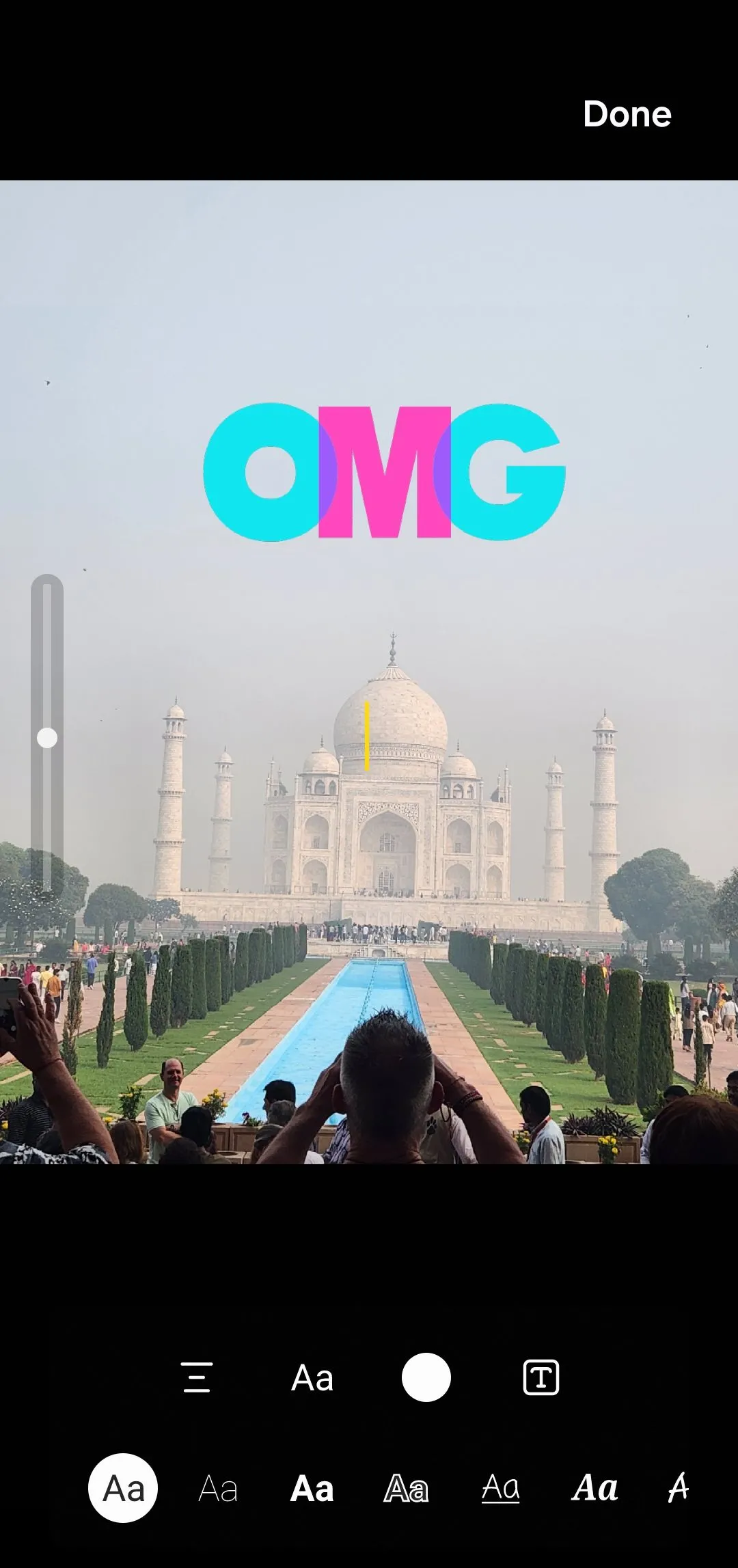 Thêm nhãn dán OMG lên ảnh đền Taj Mahal trong trình chỉnh sửa ảnh Samsung Galaxy