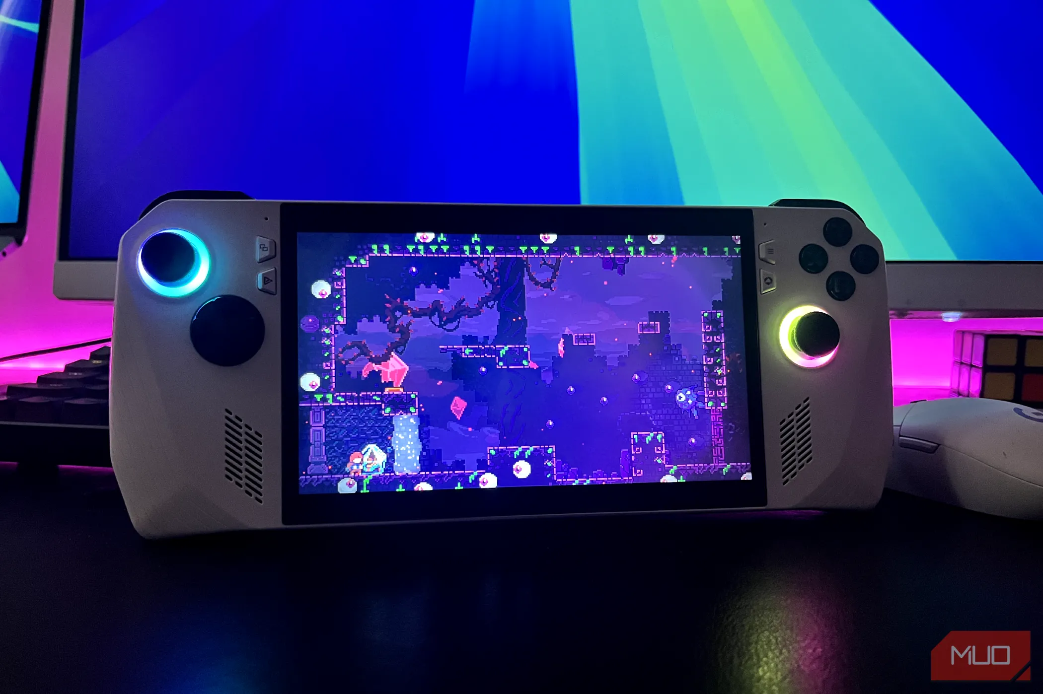 Thiết bị chơi game cầm tay ASUS ROG Ally trên nền trắng