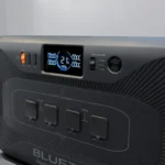 Thiết bị nguồn điện di động Bluetti Apex 300 với màu đen mạnh mẽ, công suất lớn, lý tưởng cho nhu cầu dự phòng gia đình hoặc dã ngoại RV.