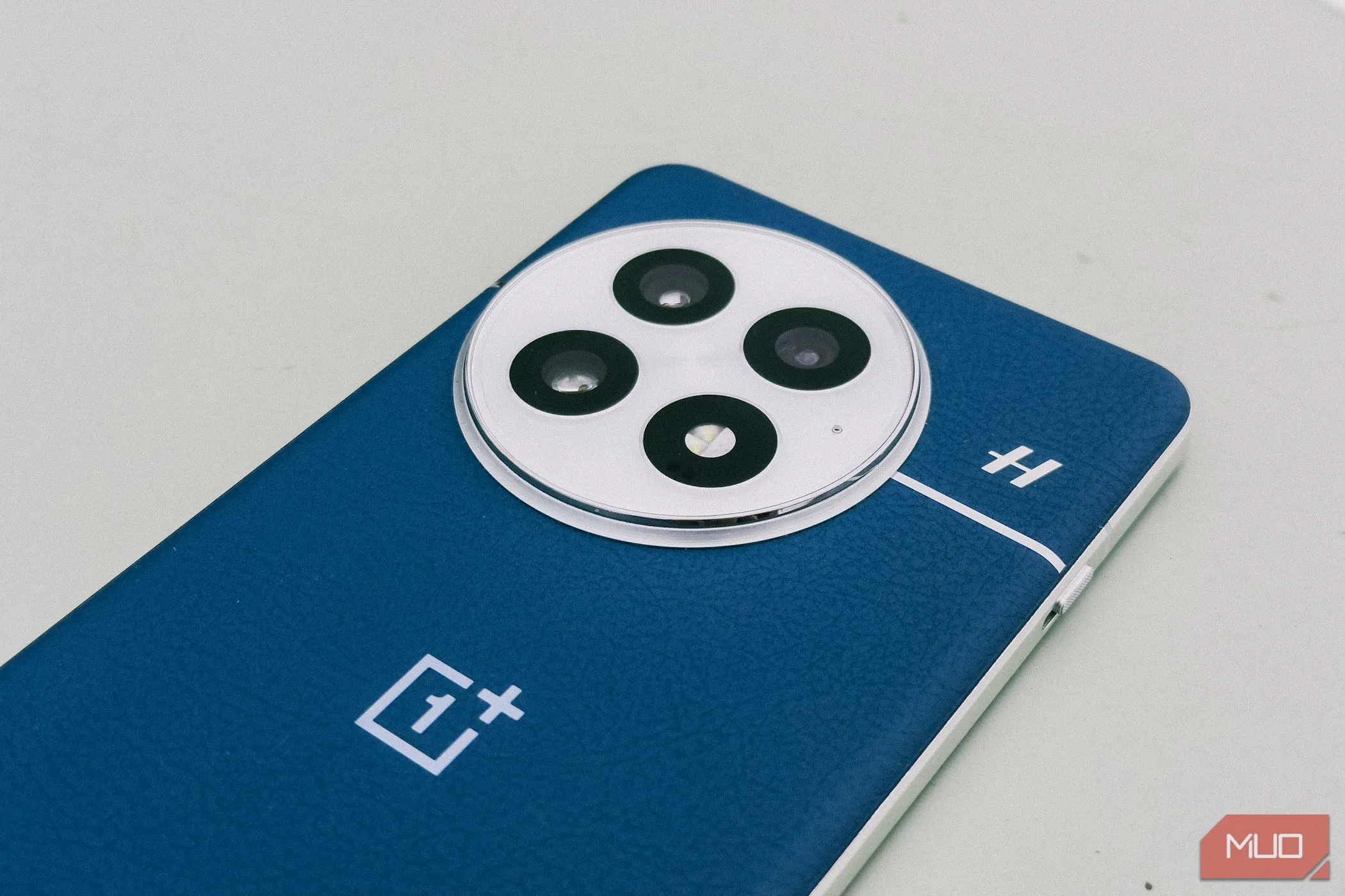 Thiết kế cụm camera Hasselblad của OnePlus 13