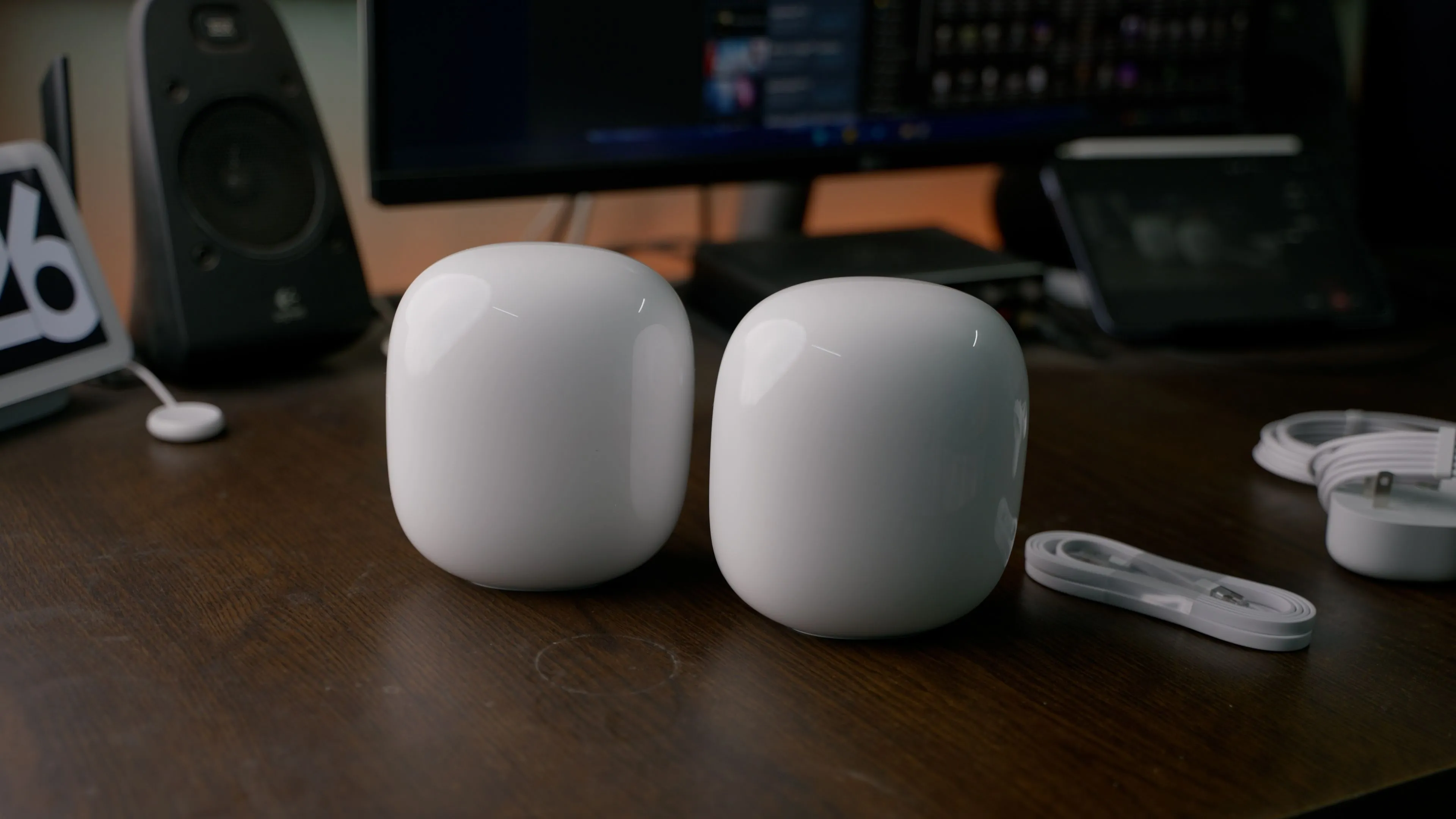 Thiết kế hiện đại của các bộ định tuyến Wi-Fi Mesh Google Nest Pro