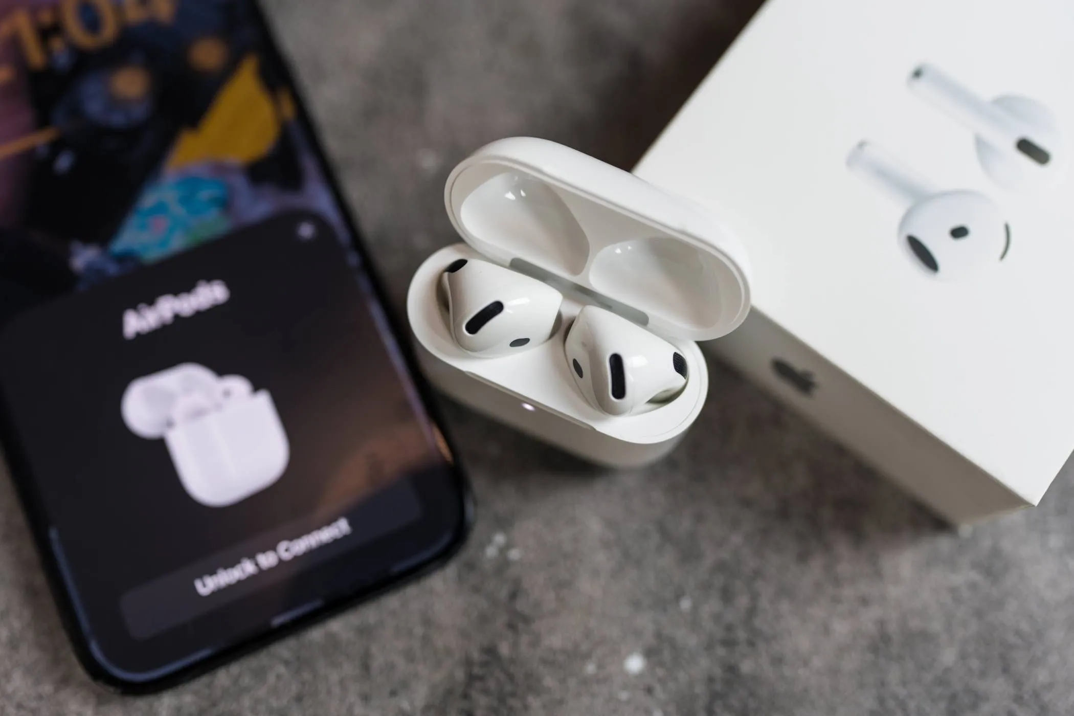 Thiết lập AirPods trên iPhone bằng NFC