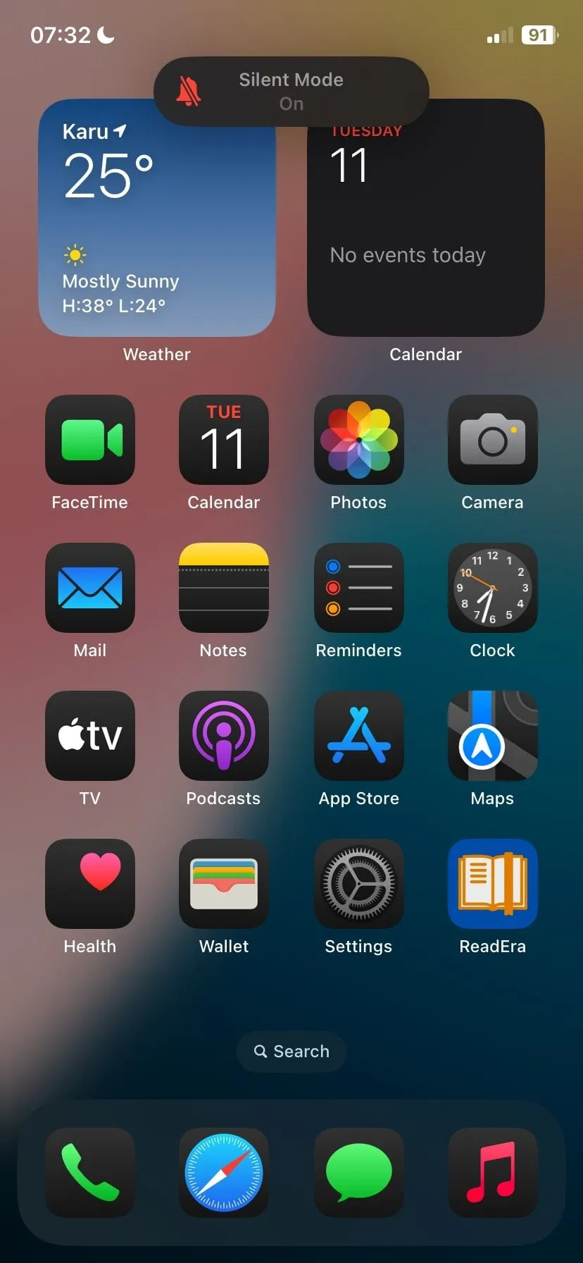 Thông báo Chế độ Im Lặng đã bật trên màn hình iPhone