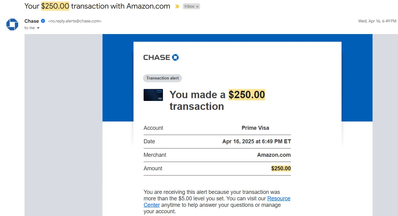 Thông báo email từ Amazon về giao dịch gian lận 250 USD trên thẻ tín dụng.