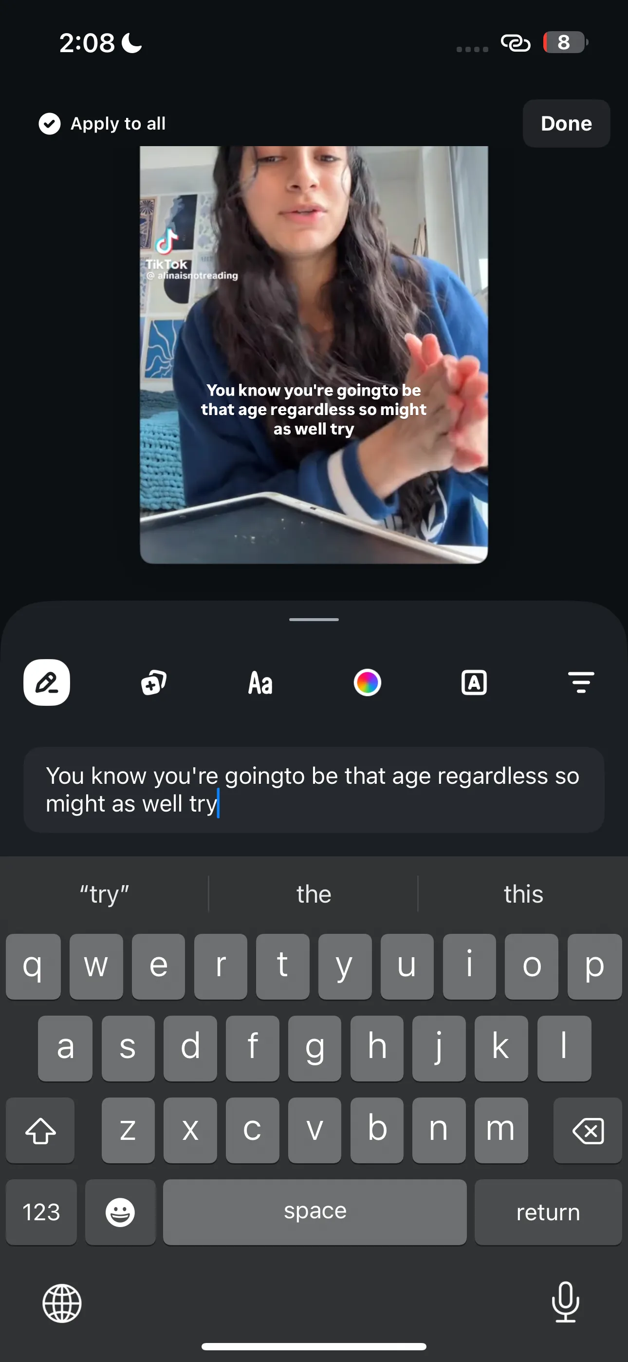 Tính năng tạo phụ đề tự động (auto-generated caption) của ứng dụng Edits, hiển thị bản dịch chính xác trên video.