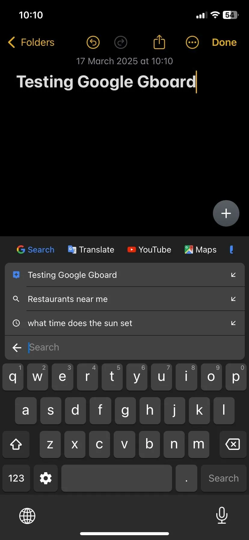 Tính năng tìm kiếm Google tích hợp trên bàn phím Gboard hiển thị các gợi ý từ khóa
