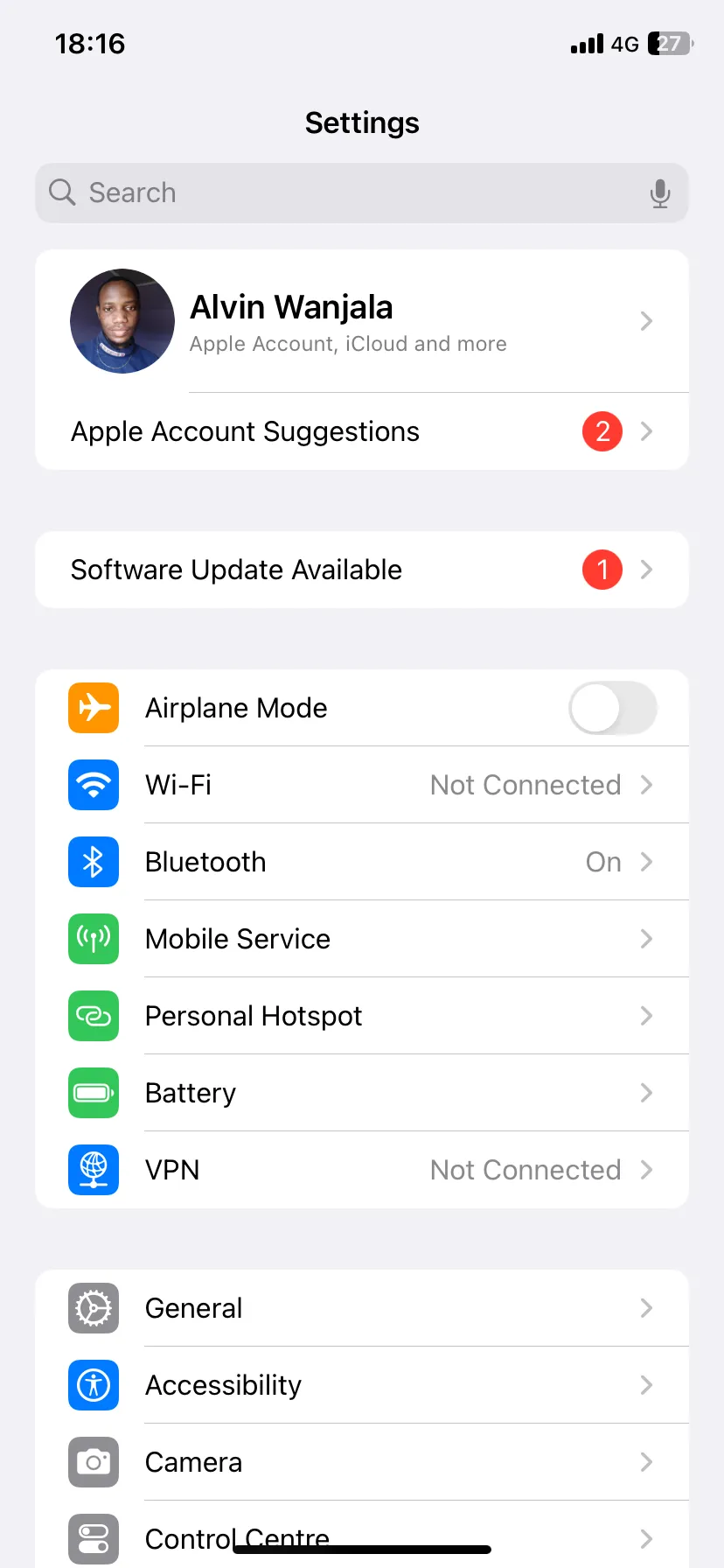 Trang cài đặt iPhone hiển thị tùy chọn Dữ liệu di động, bao gồm chế độ Dữ liệu thấp