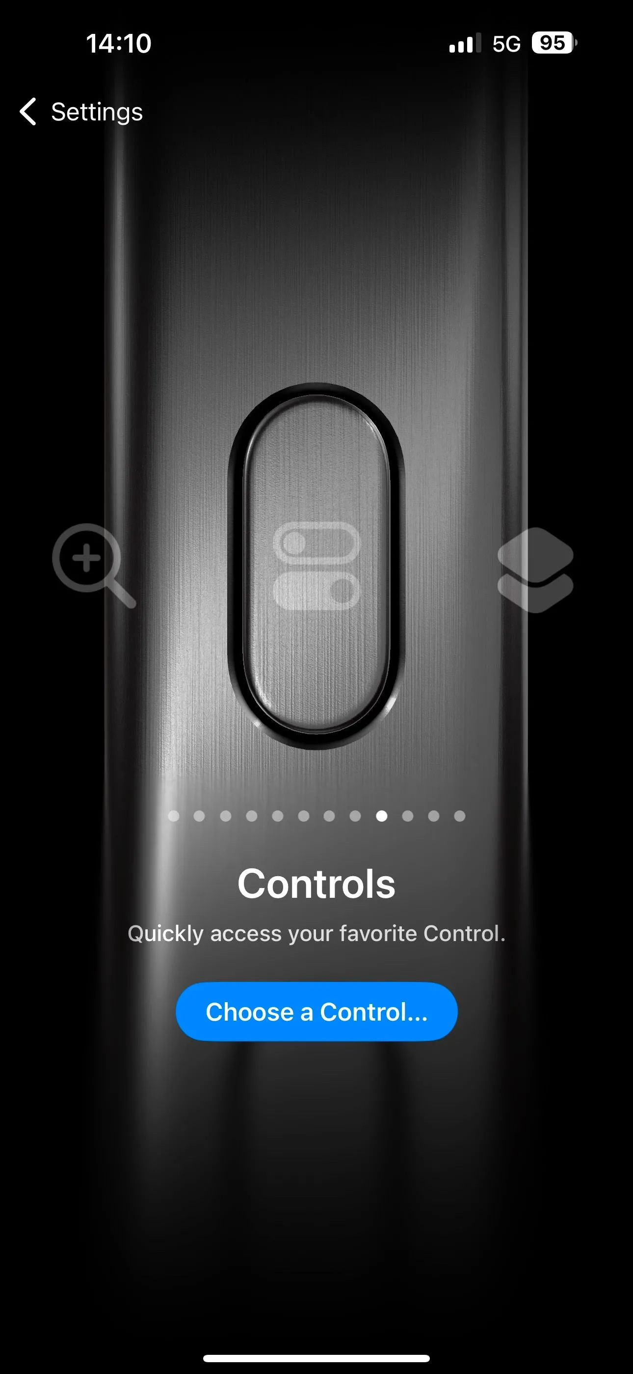 Trang cài đặt Nút Tác vụ trên iPhone, hiển thị tùy chọn thiết lập nút để kích hoạt các tính năng điều khiển, bao gồm Gõ để ra lệnh cho Siri.