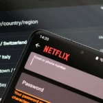 Trang đăng nhập Netflix hiển thị giao diện người dùng và tùy chọn khu vực, liên quan đến các gói Netflix tăng giá