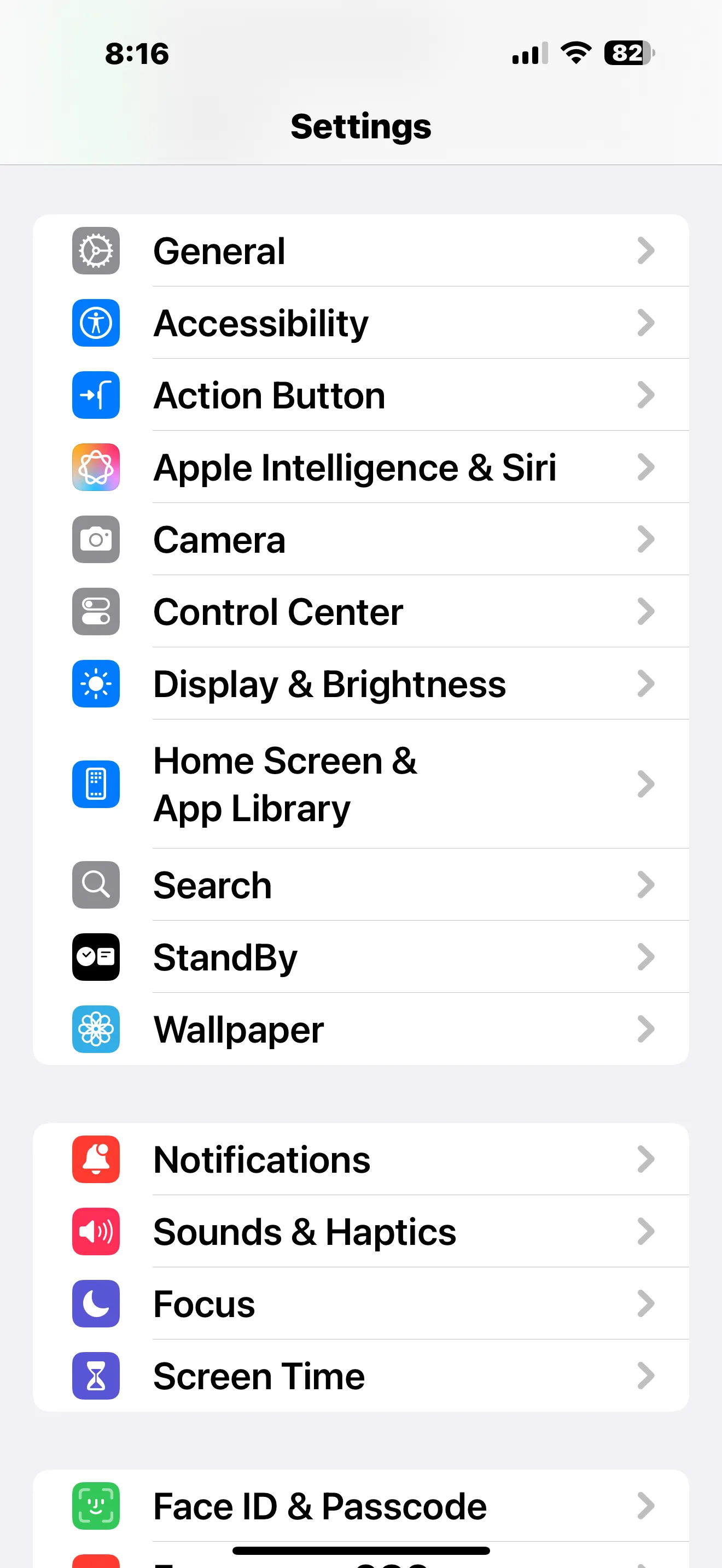 Truy cập ứng dụng Cài đặt và chọn Nút Tác vụ trên iPhone 15 Pro.