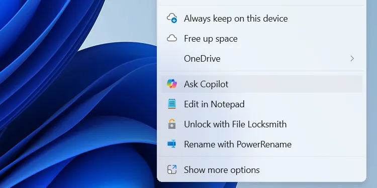 Tùy chọn "Ask Copilot" xuất hiện trong menu ngữ cảnh chuột phải trên Windows File Explorer.