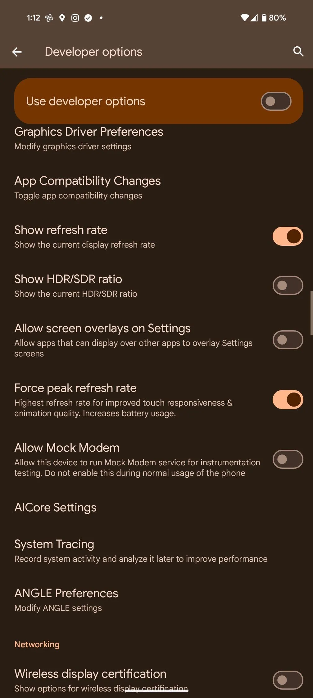 Tùy chọn Buộc tần số quét tối đa trong cài đặt nhà phát triển Android