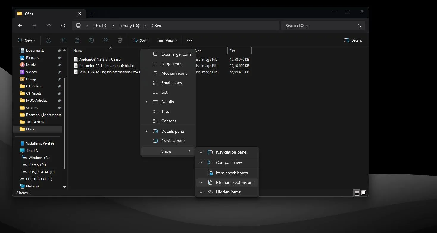Tùy chọn 'Phần mở rộng tên tệp' (File name extensions) trong menu View của Windows 11 File Explorer, giúp người dùng dễ dàng bật hiển thị đuôi file để tăng cường bảo mật.
