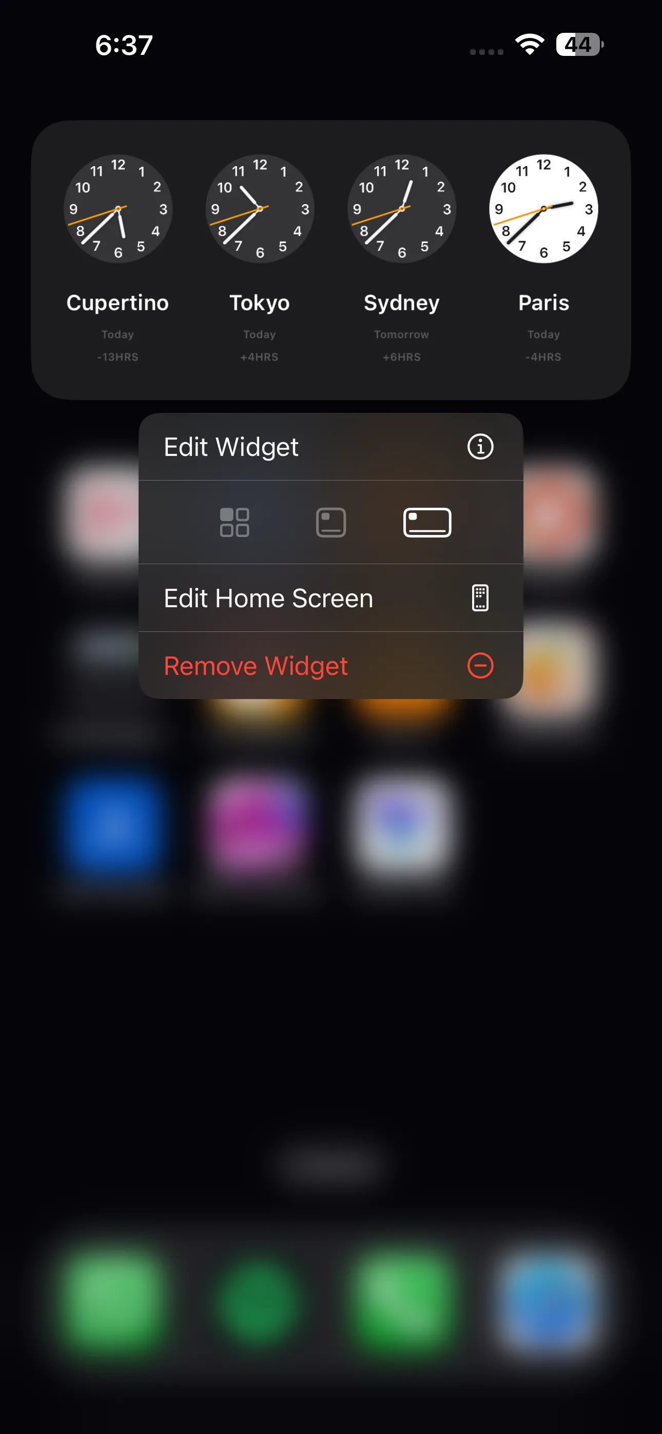Tùy chọn xuất hiện khi nhấn giữ widget đồng hồ chữ nhật trên iPhone