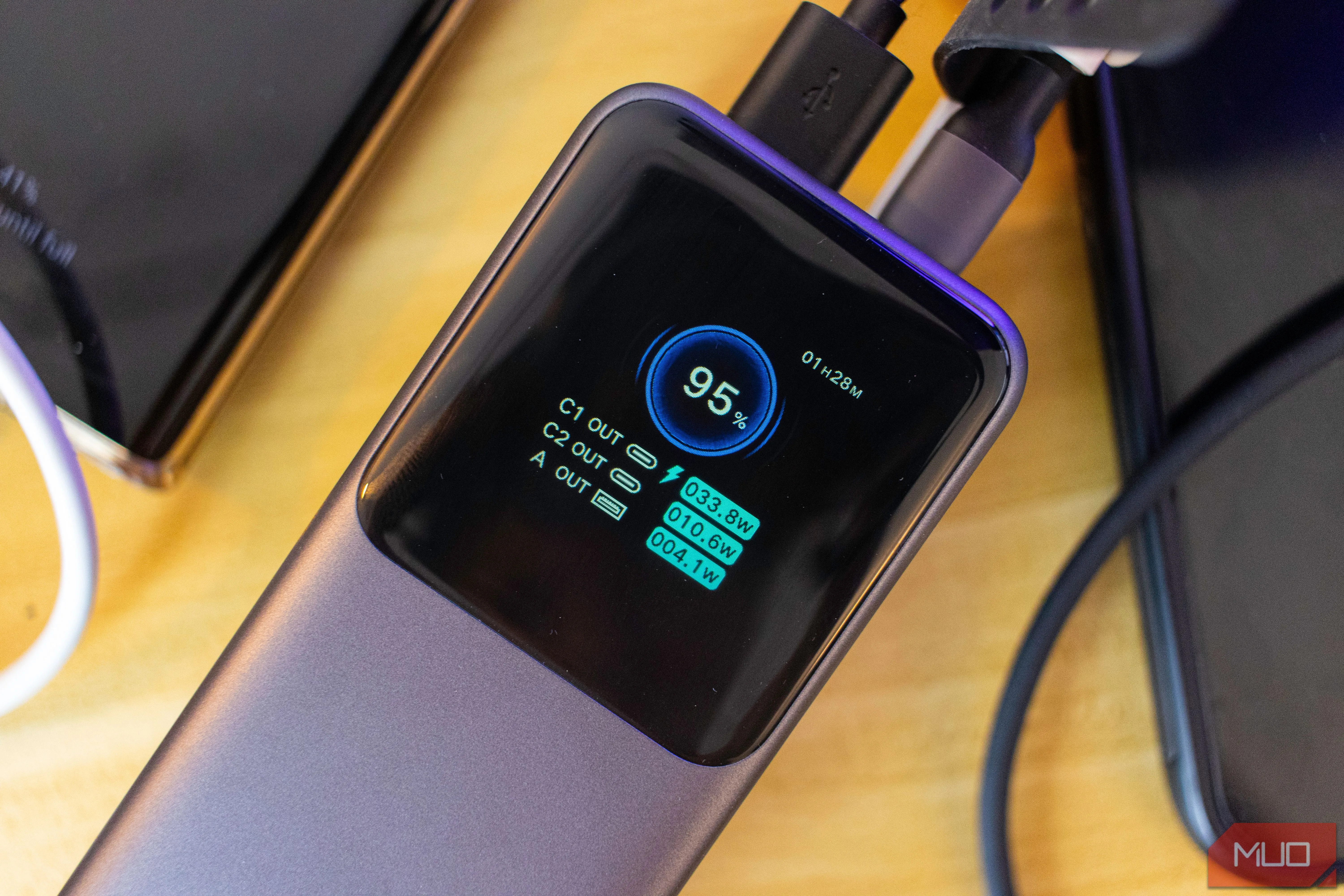Ugreen Nexode 20.000 mAh sạc iPhone 14 Pro Max và Samsung Galaxy Note 10+