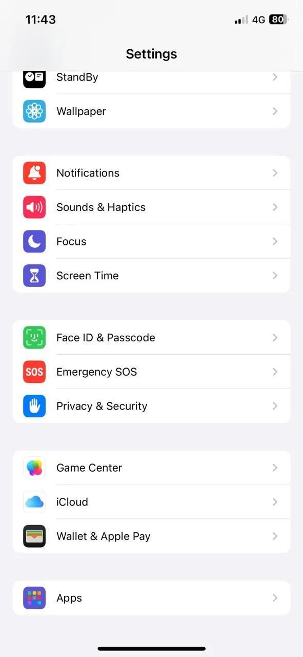 Ứng dụng Cài đặt iPhone hiển thị menu Quyền riêng tư &amp; Bảo mật