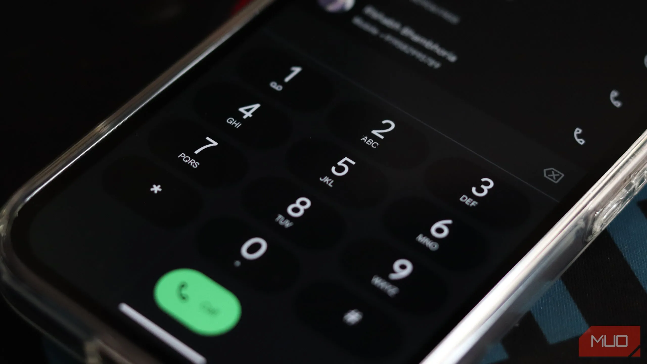 Ứng dụng Điện thoại trên Pixel 9a hiển thị giao diện tính năng Call Screen, chặn cuộc gọi rác