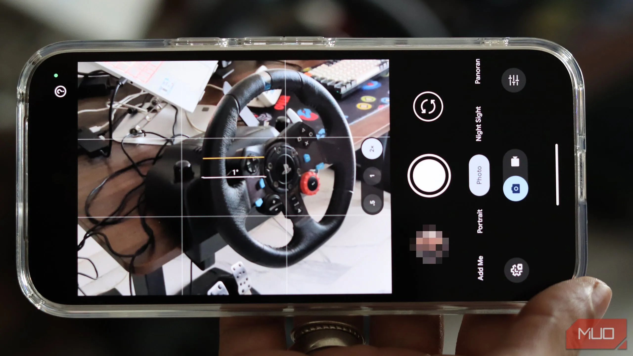 Ứng dụng Google Camera đang mở trên điện thoại Pixel 9a hiển thị các tính năng nhiếp ảnh thông minh