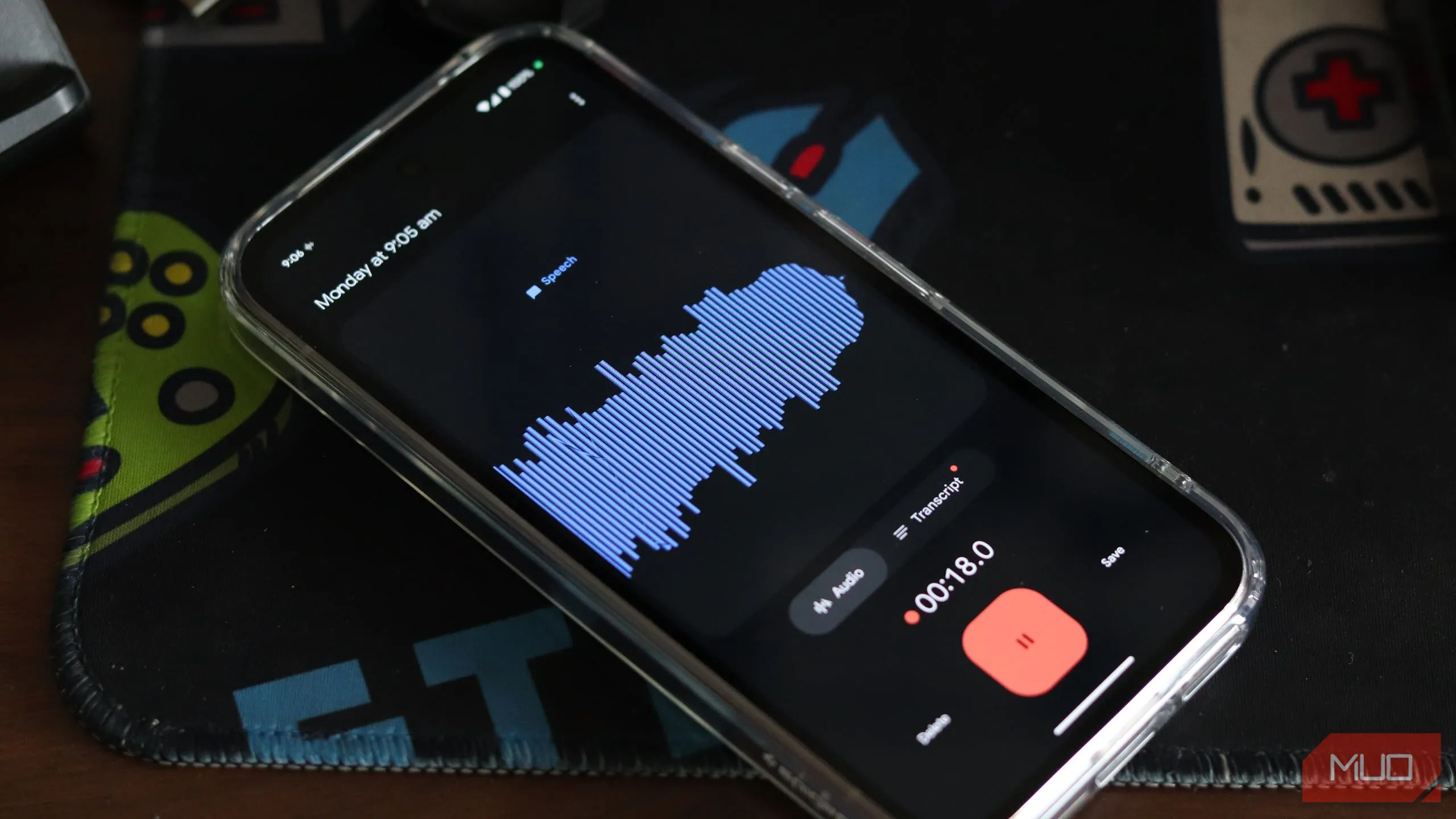 Ứng dụng Google Recorder đang mở trên Pixel 9a, hiển thị bản chép lời tự động từ ghi âm