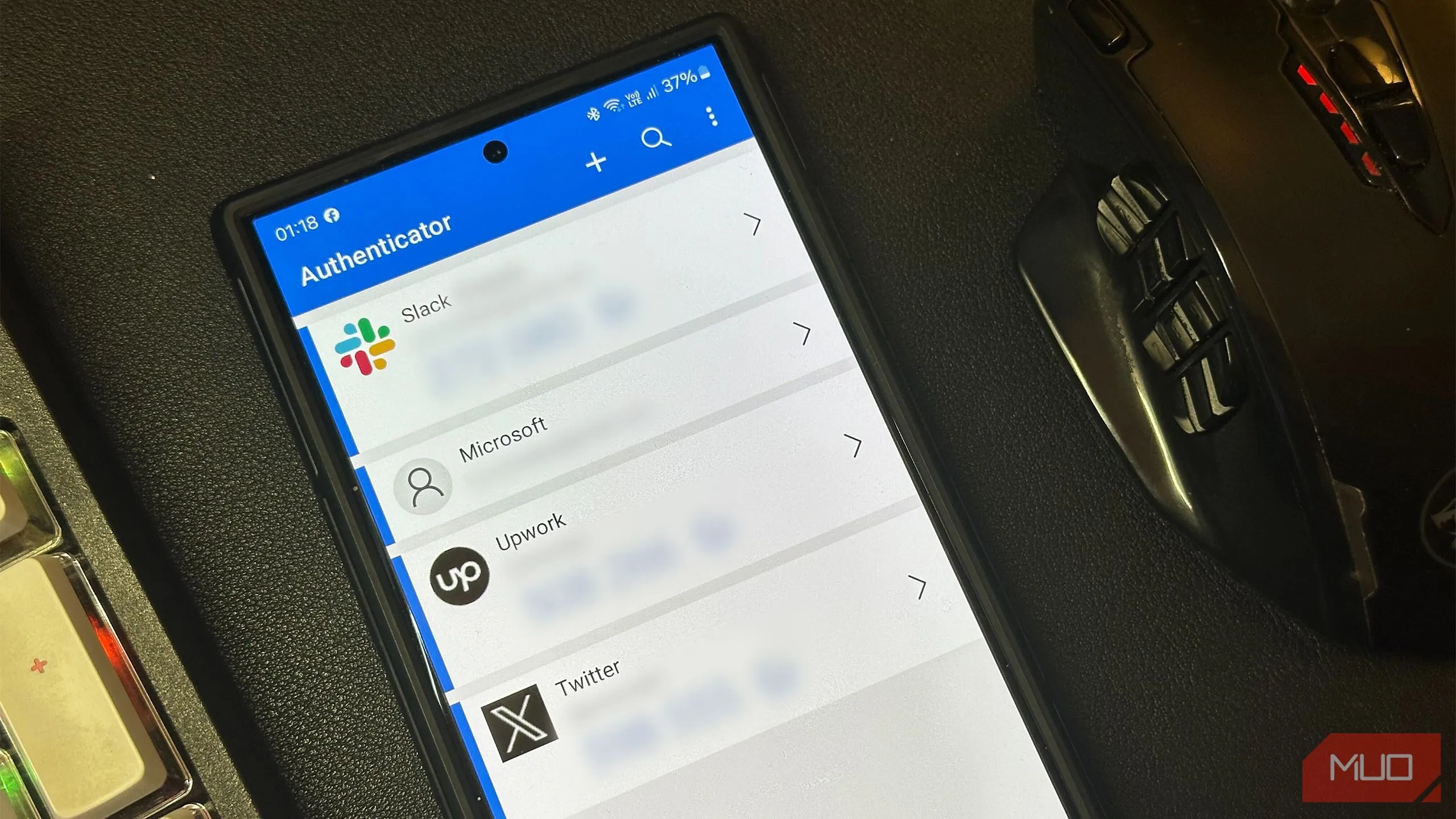Ứng dụng Microsoft Authenticator trên điện thoại Samsung Galaxy S24 Ultra, minh họa cho việc sử dụng 2FA