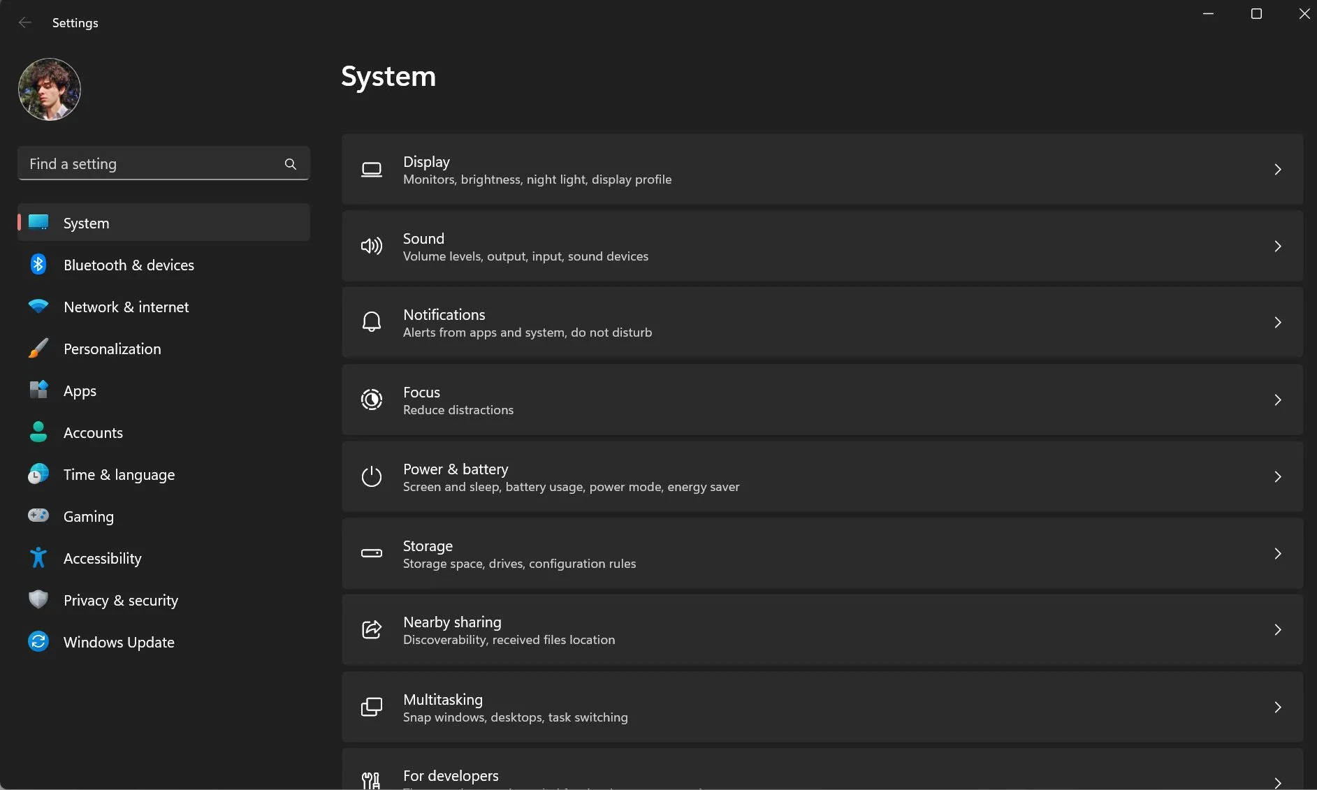 Ứng dụng Settings trên Windows 11 với giao diện màu tối và các tùy chọn cài đặt