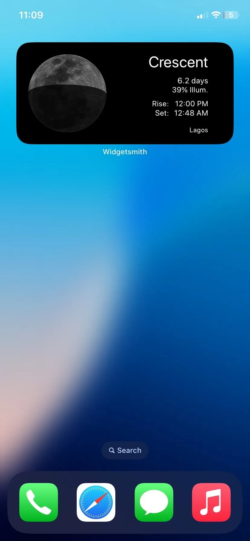 Ví dụ về widget được tạo bằng Widgetsmith hiển thị trên màn hình chính iPhone