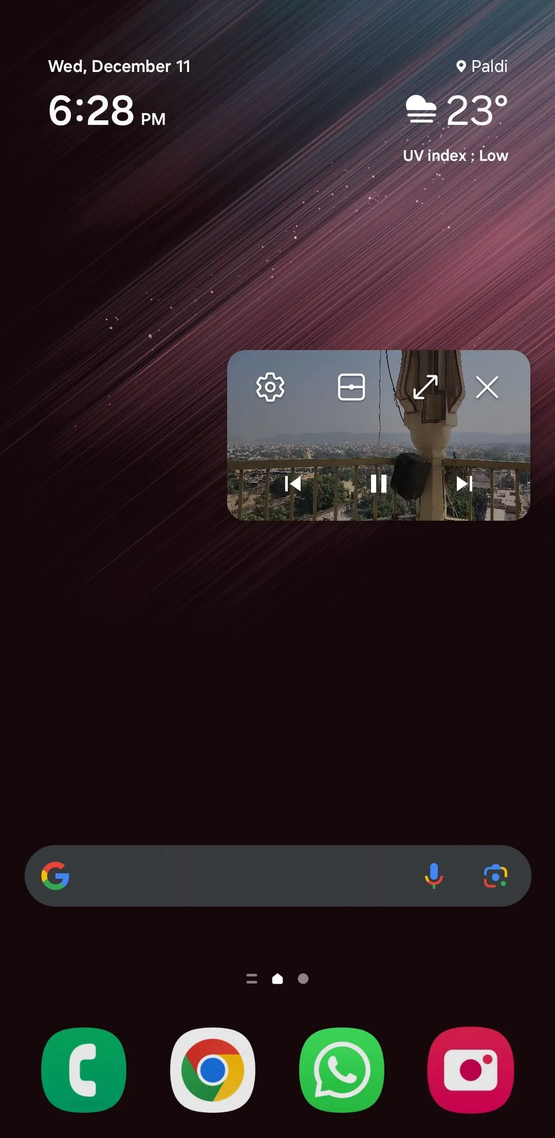 Video YouTube đang phát ở chế độ Ảnh trong ảnh (PiP) trên điện thoại Android