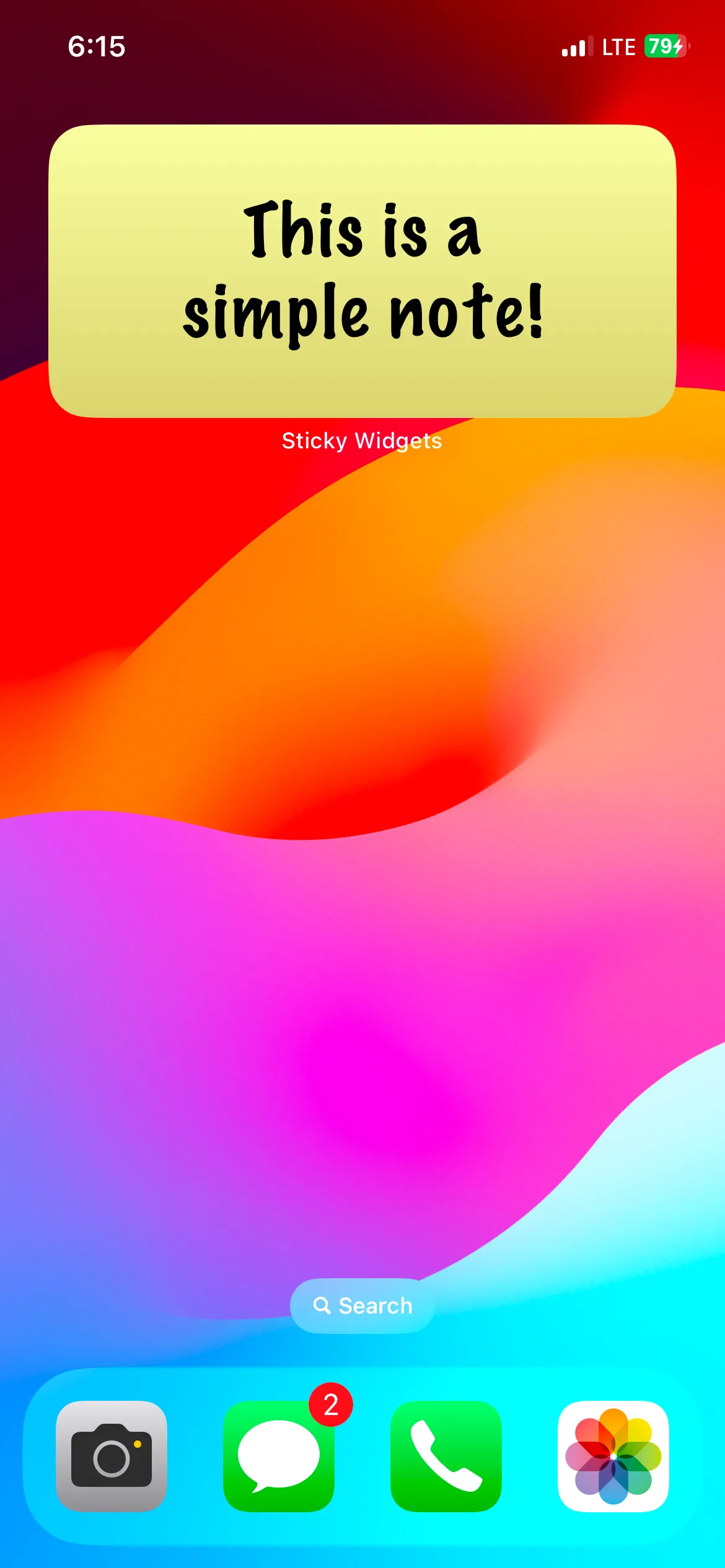 Widget Sticky Widgets với ghi chú dán tùy chỉnh trên màn hình chính iPhone.