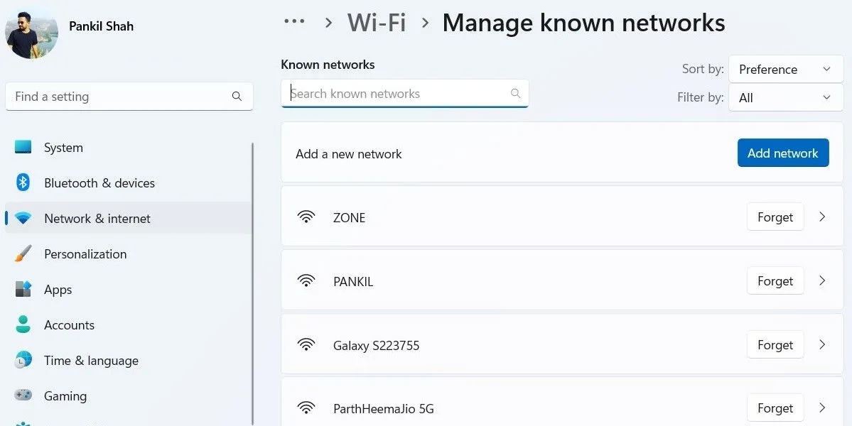 Xóa mạng Wi-Fi đã lưu (Forget network) trong phần cài đặt Wi-Fi của Windows